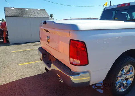 2015 Ram 1500 Big Horn z USA, uszkodzony, nr VIN 1C6RR6GT8FS581252